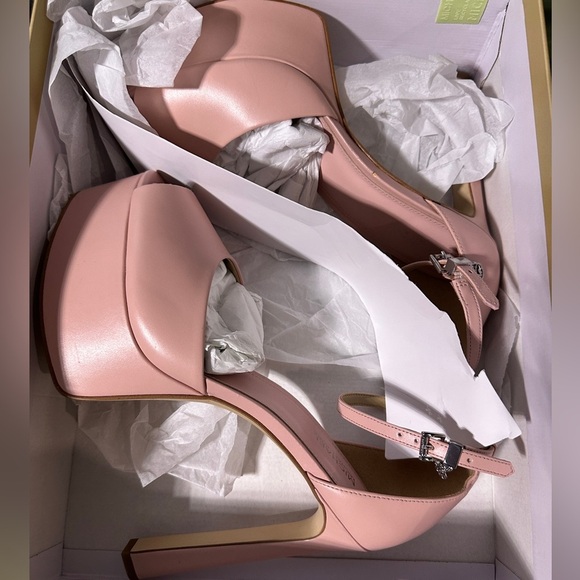 Micheal Kors | Martina Peep Toe Pump - Picture 2 of 4